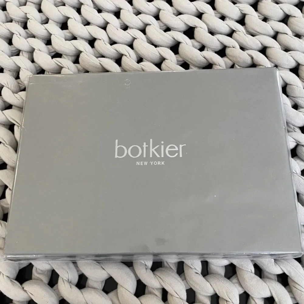 Botkier Clutch Zip Purse Crosstown Large Wrist Strap Leather Color Rossa NIB NWT